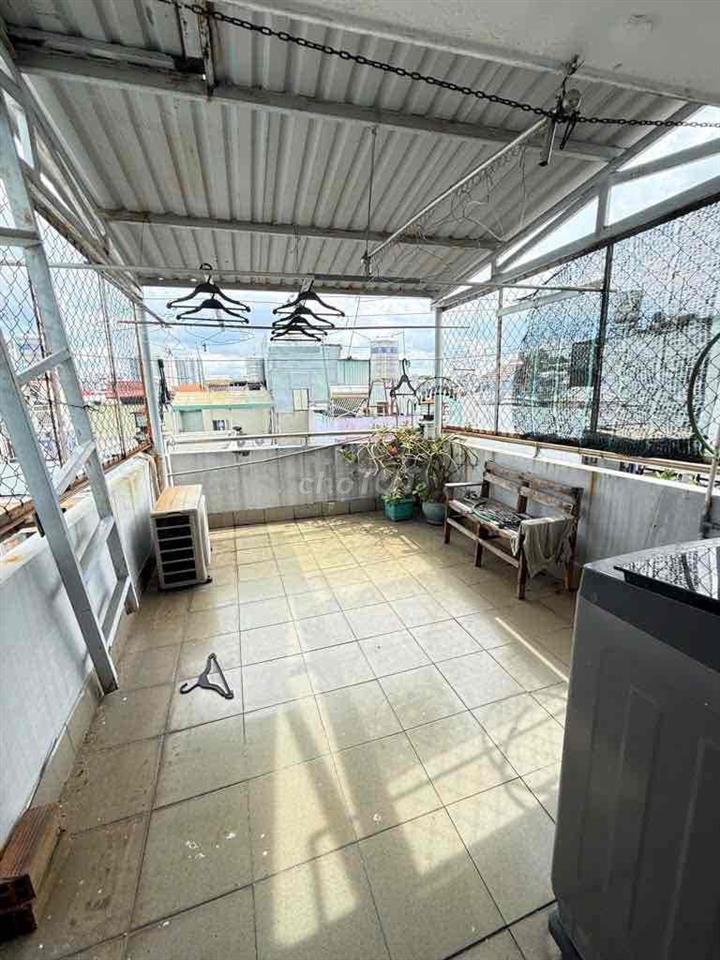 nhà 2 mặt tiền
