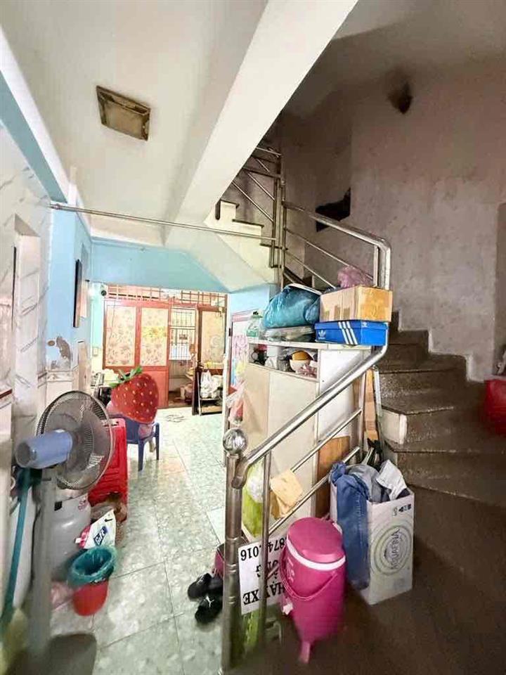 nhà 2 mặt tiền