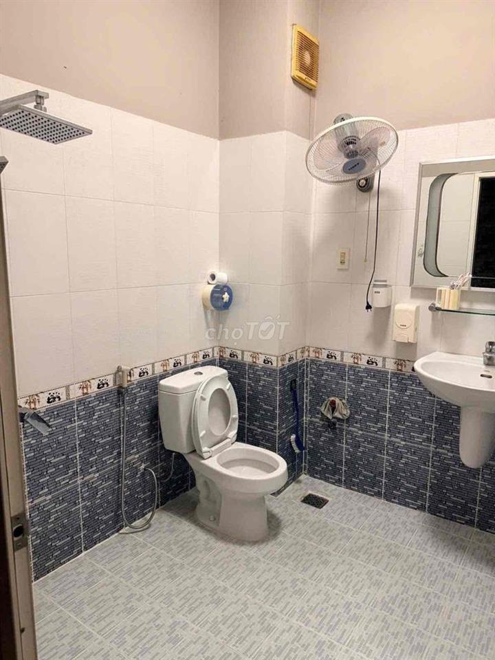 Mặt Tiền Giác Viên (LLQ cũ) Ngay Đầm Sen - 5 tầng BTCT chủ gấp bán