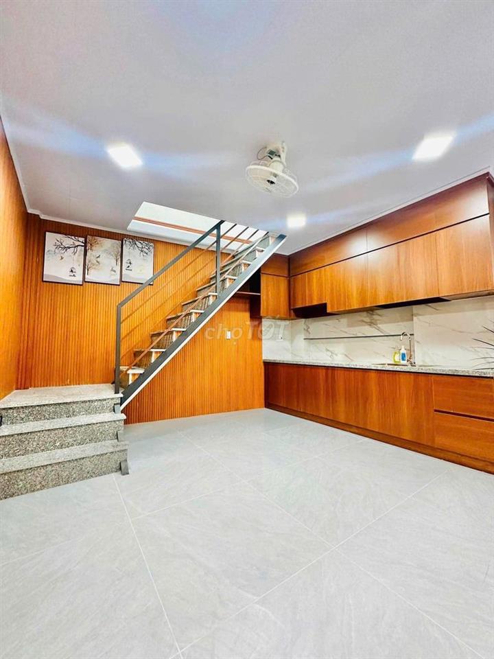 Nhà đẹp 30m2 Lạc Long Quân giáp Quận 10 an ninh 4.15 tỷ TL
