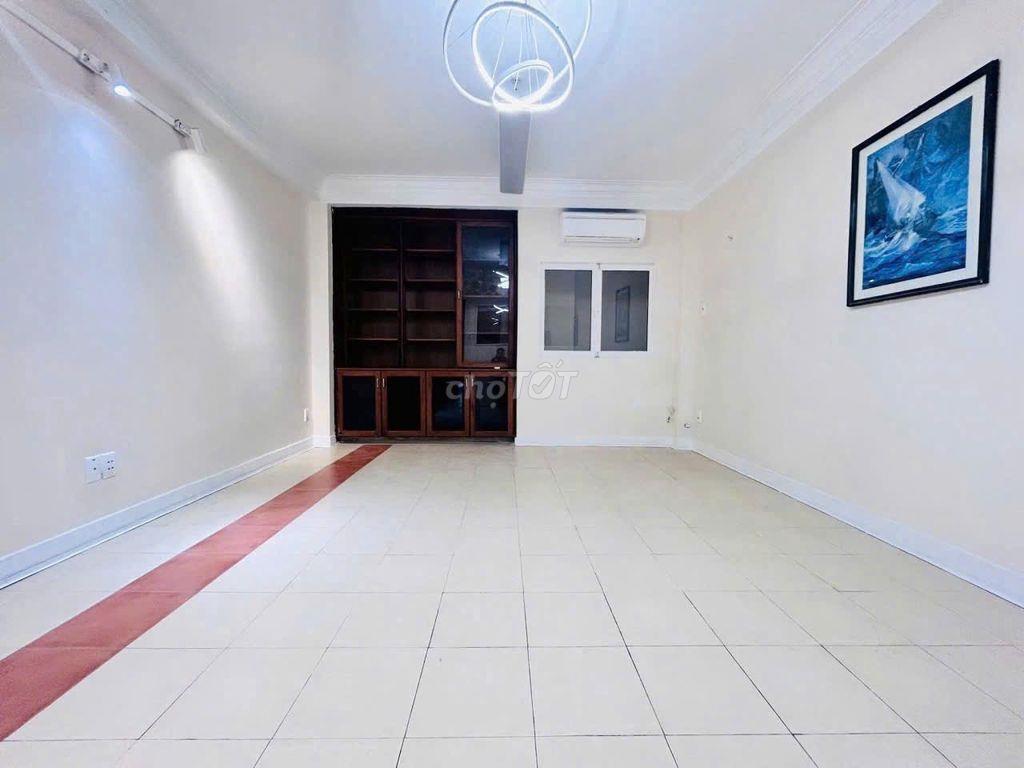 SIÊU PHẨM NHÀ TRỐNG SUỐT, CÓ SÂN LỚN, MẶT TIỀN GẦN KHU K300, TÂN BÌNH