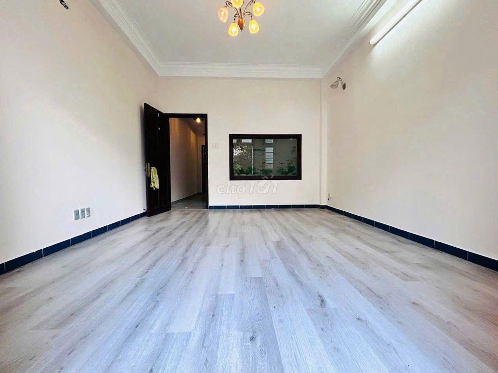SIÊU PHẨM NHÀ TRỐNG SUỐT, CÓ SÂN LỚN, MẶT TIỀN GẦN KHU K300, TÂN BÌNH