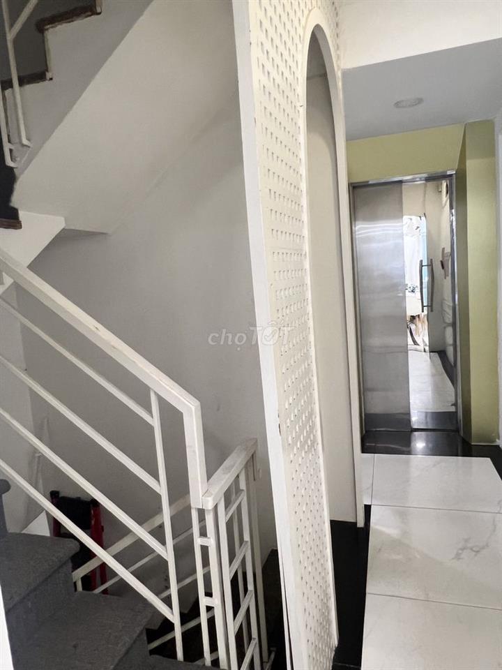 CHO THUÊ NHÀ MẶT TIỀN 212 TRẦN HƯNG ĐẠO, THANG MÁY TỪNG TẦNG