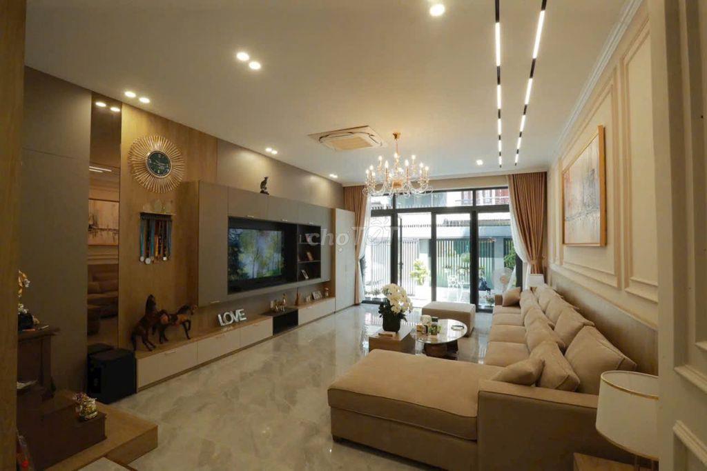 CHO THUÊ SIÊU BIỆT THỰ HẺM 02 Cao Thắng- Ngang 8M. Giá tốt khu vực