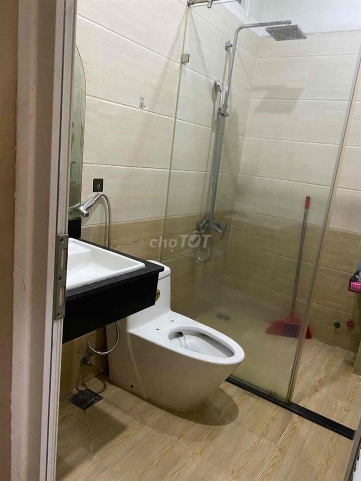cho thuê nhà mặt tiền,4lầu4x21,6pn,cực kỳphù hợp mỡ trung tâm đào tạo