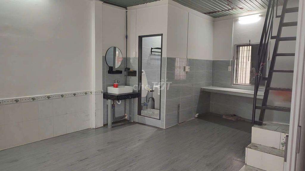 Chính chủ cho thuê nhà hẻm Phạm Văn Bạch, 1 trệt 1 lầu, có máy lạnh