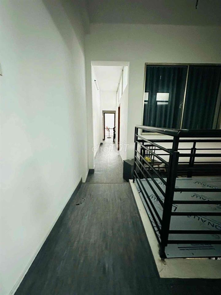 Cho thuê nguyên lầu 1