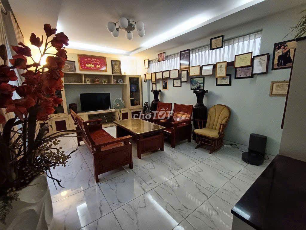 👉👉 CHO THUÊ NHÀ HXH NGAY GA T3_6x14m_TRỆT 2 LẦU ST, NỘI THẤT ĐẦY ĐỦ.
