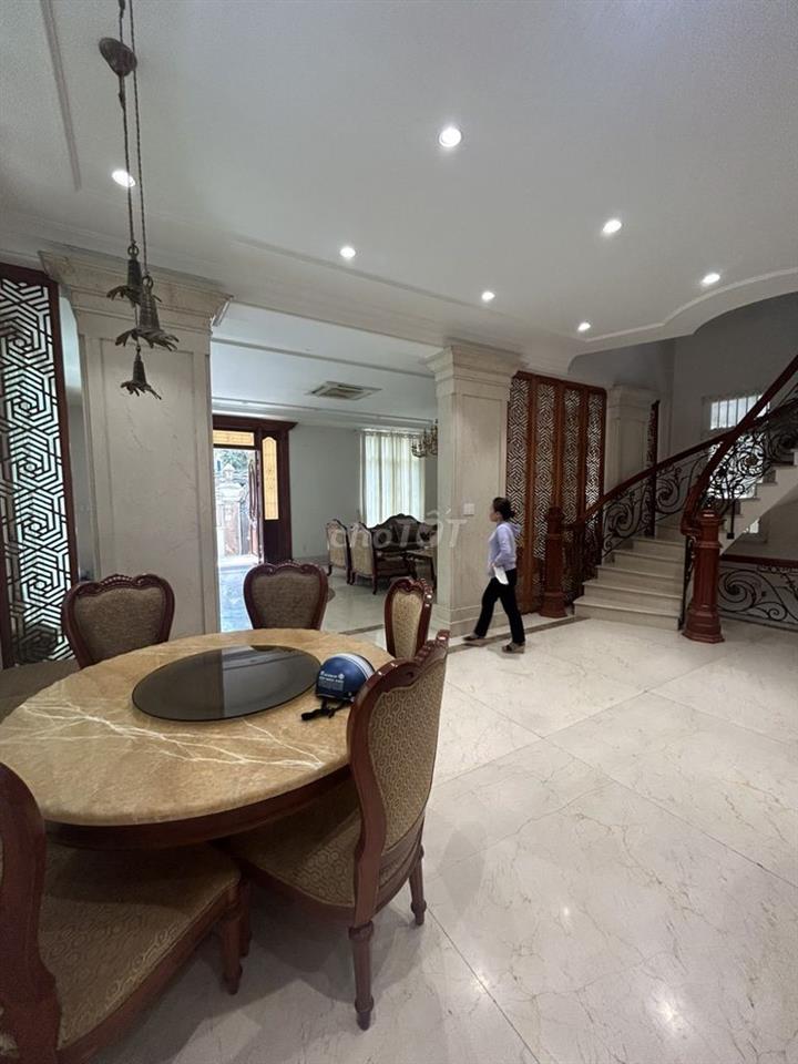 BIỆT THỰ CHO THUÊ ĐƯỜNG CỬU LONG. DT: 8X20M. TRỆT 3 LẦU. SẴN MÁY LẠNH