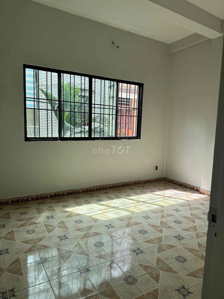 Nhà riêng 3 tầng 3pn hẻm 5m Bành Văn Trân 3