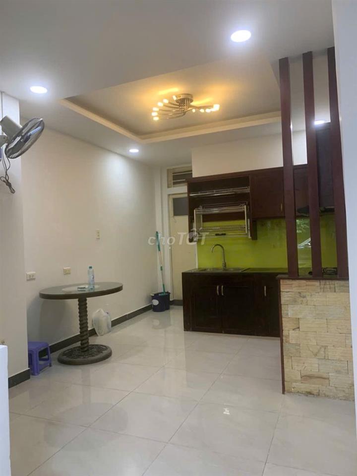 Nhà nguyên căn gần ga T3 vào sân bay đường Hoàng Hoa Thám DTSD 180m2
