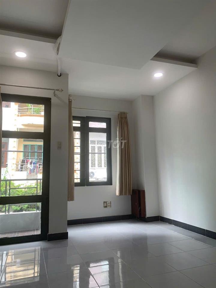 Nhà nguyên căn gần ga T3 vào sân bay đường Hoàng Hoa Thám DTSD 180m2