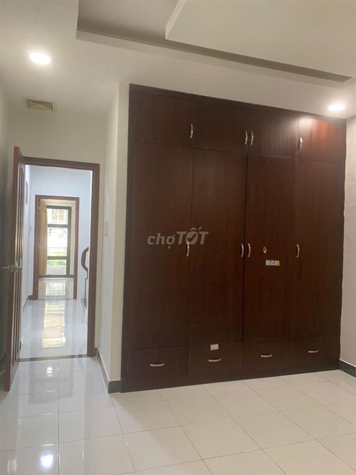 Nhà nguyên căn gần ga T3 vào sân bay đường Hoàng Hoa Thám DTSD 180m2