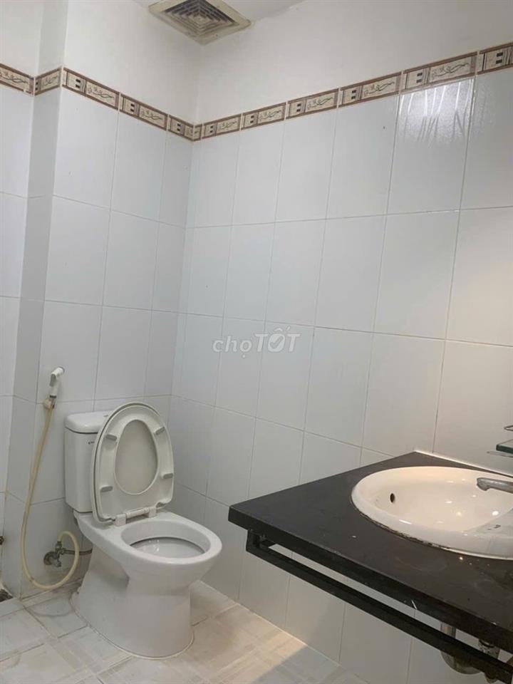 Nhà nguyên căn gần ga T3 vào sân bay đường Hoàng Hoa Thám DTSD 180m2