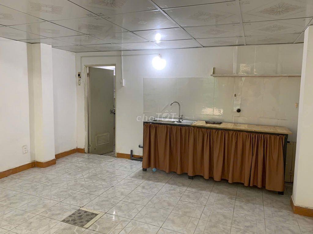 Cho thuê nhà ở đường Đồng Xoài gần chợ Hoàng Hoa Thám DTSD 60m2
