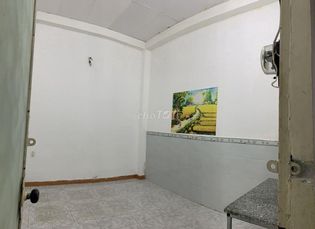 Phòng trọ gần chợ Hoàng Hoa Thám có máy lạnh