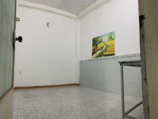 Phòng trọ gần chợ Hoàng Hoa Thám có máy lạnh