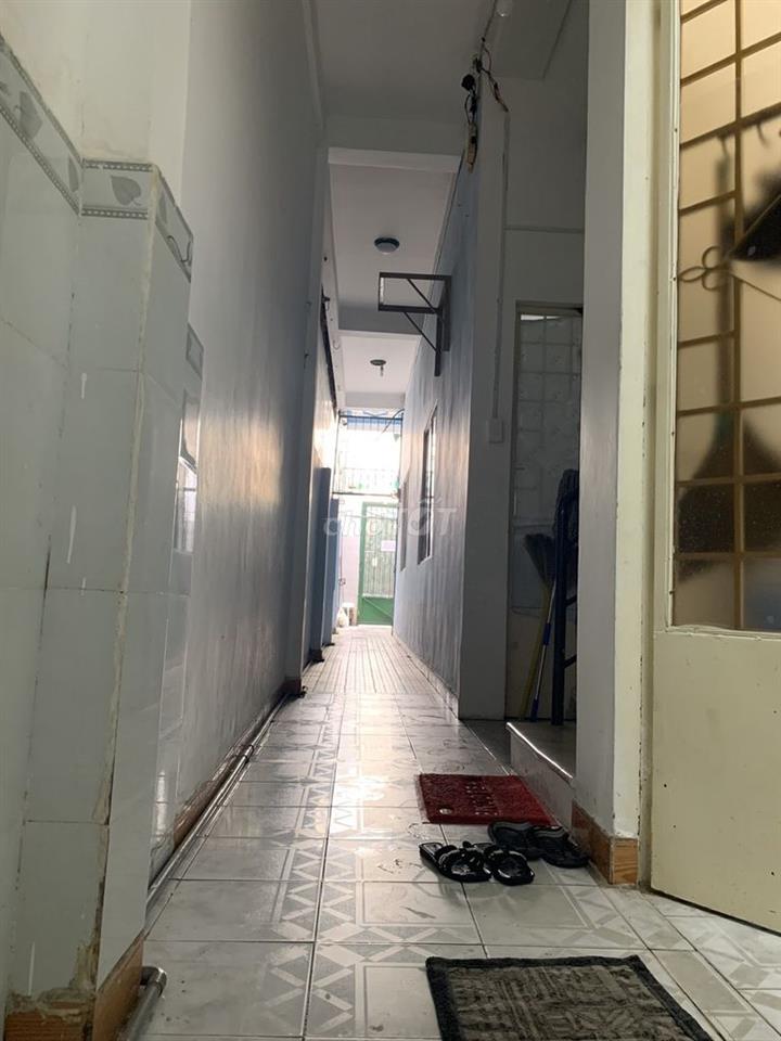 Phòng trọ gần chợ Hoàng Hoa Thám có máy lạnh