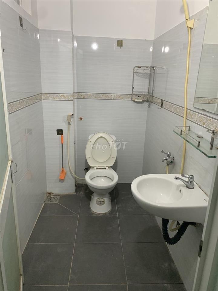 Nhà nguyên căn gần chợ Hoàng Hoa Thám DTSD 140m2