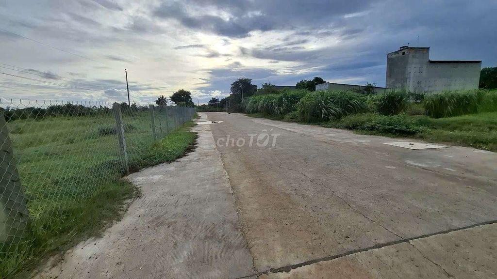 cần bán lô đất an ninh tây .huyện  Đức  hòa long an
