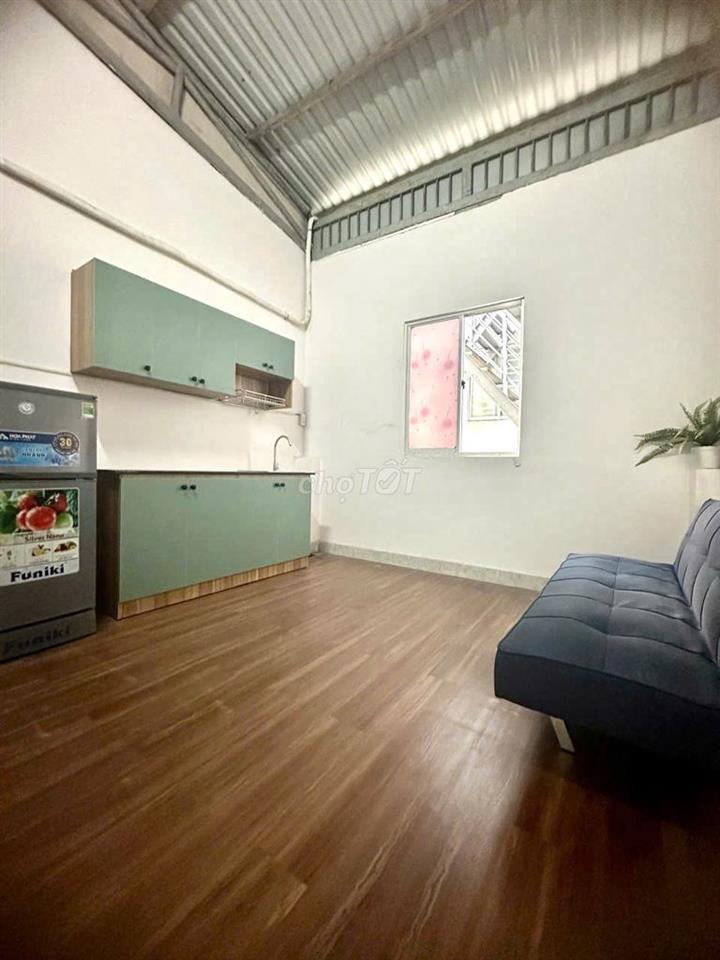 Phòng Lớn 40m2 - Tách Bếp - Full NT - Cộng Hòa giá chỉ 5.4 triệu