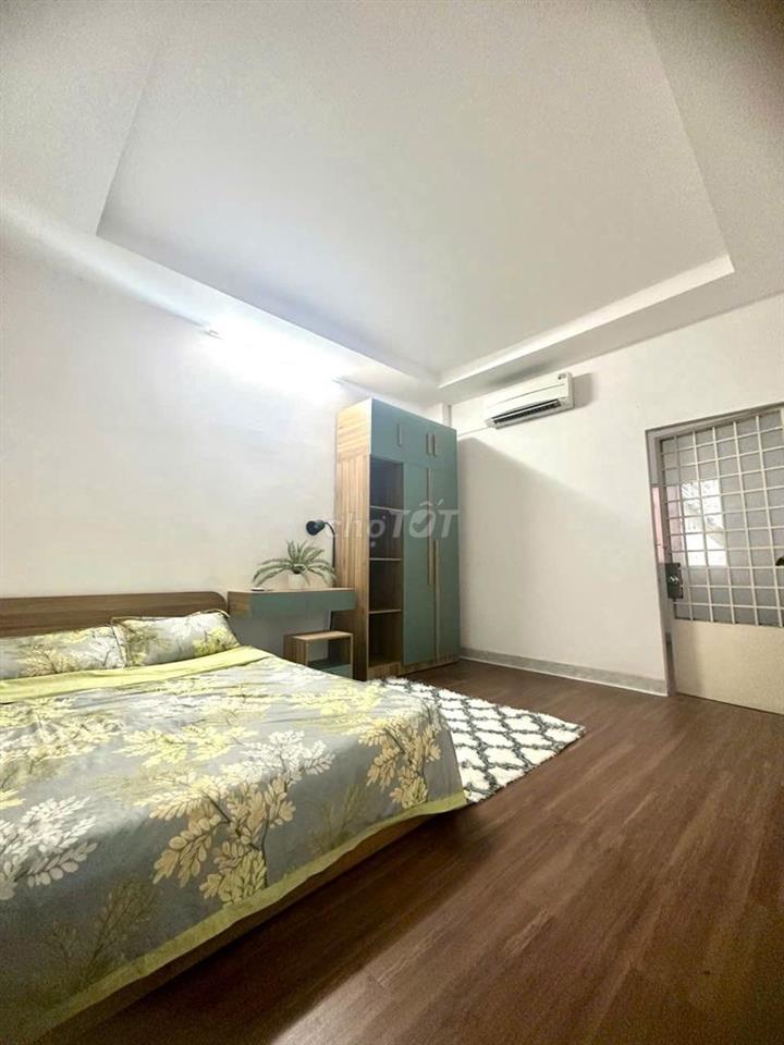 Phòng Lớn 40m2 - Tách Bếp - Full NT - Cộng Hòa giá chỉ 5.4 triệu