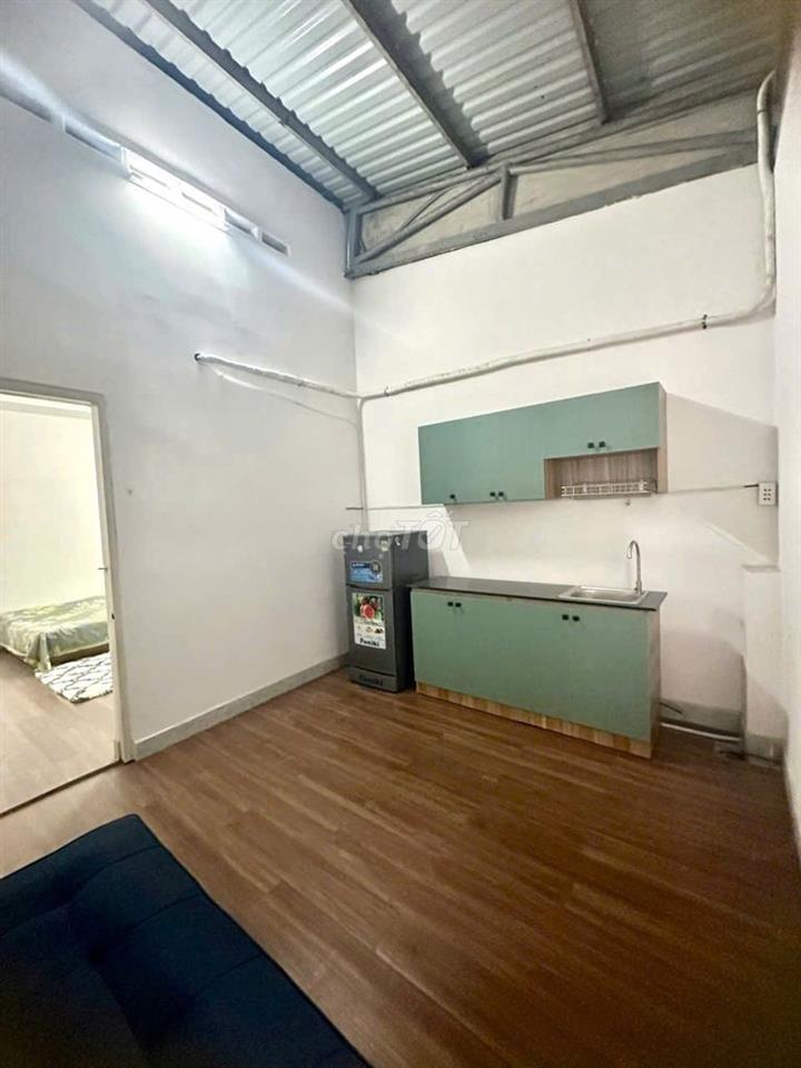 Phòng Lớn 40m2 - Tách Bếp - Full NT - Cộng Hòa giá chỉ 5.4 triệu