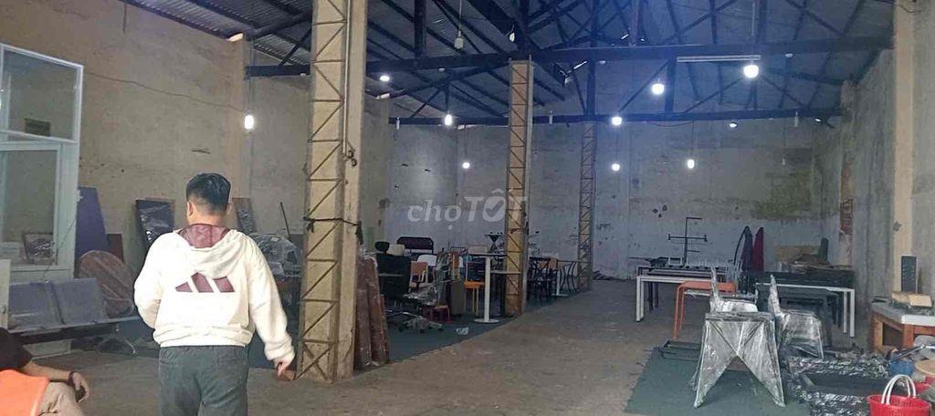 🔴CHO THUÊ KHO 300m2 MẶT TIỀN ĐỒNG ĐEN