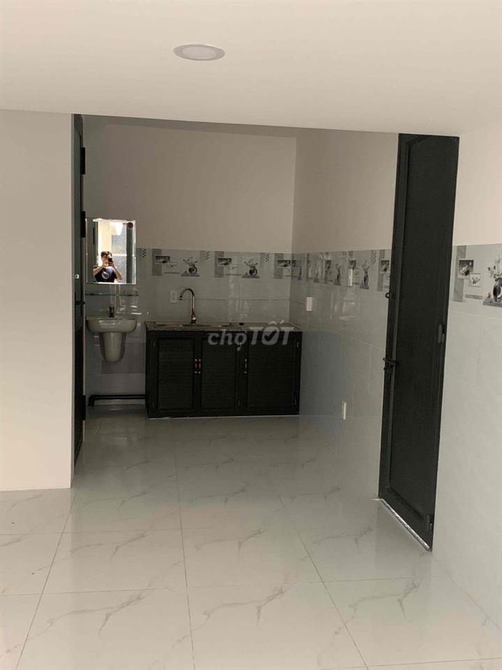 hẻm 55 Nguyễn Phúc Chu, P15, Tân bình, cho thuê nhà 4tr, mới keng