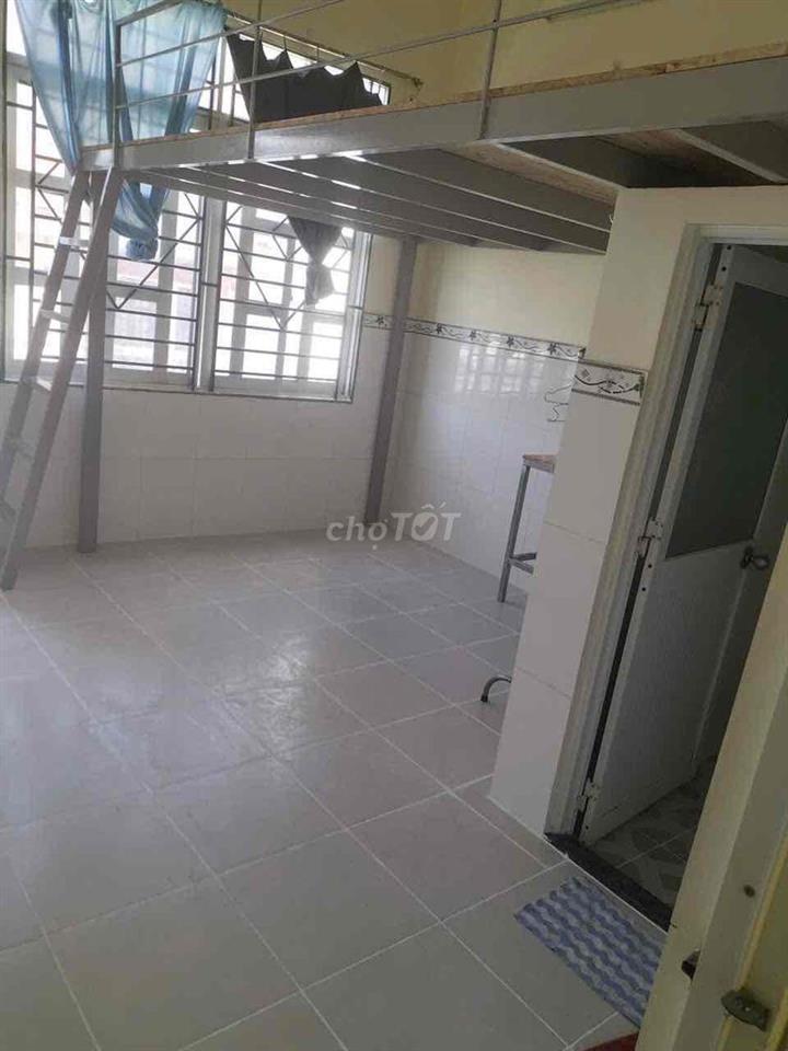 Cho thuê phòng lầu 2 ở Nguyễn Sỹ Sách 3,5tr/thg, có máy lạnh