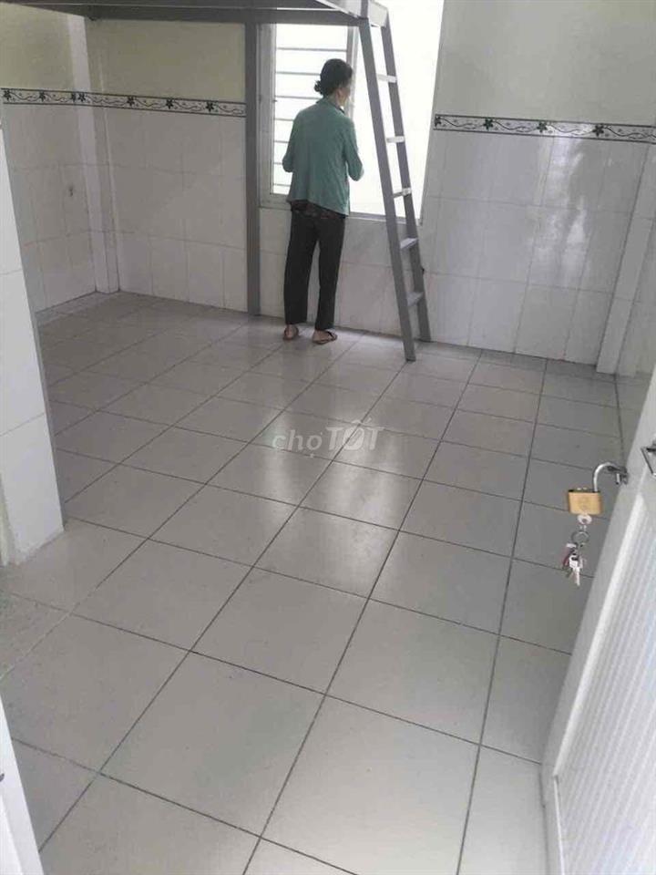 Cho thuê phòng lầu 2 ở Nguyễn Sỹ Sách 3,5tr/thg, có máy lạnh