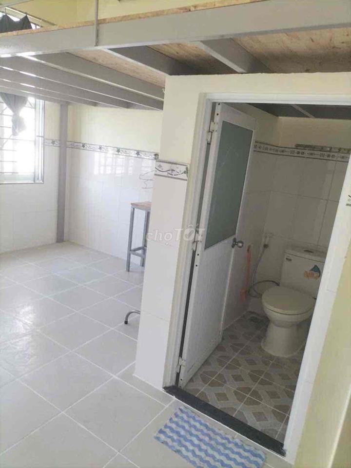 Cho thuê phòng lầu 2 ở Nguyễn Sỹ Sách 3,5tr/thg, có máy lạnh