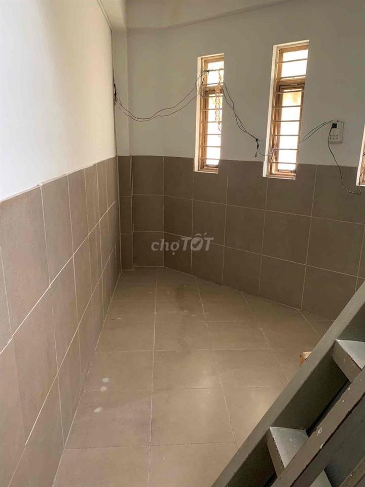 Cho thuê nhà Cống Lở 5,5Tr/thg, 2 lầu, 2pn, 3nvs, có ban công