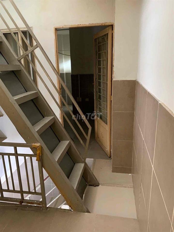 Cho thuê nhà Cống Lở 5,5Tr/thg, 2 lầu, 2pn, 3nvs, có ban công