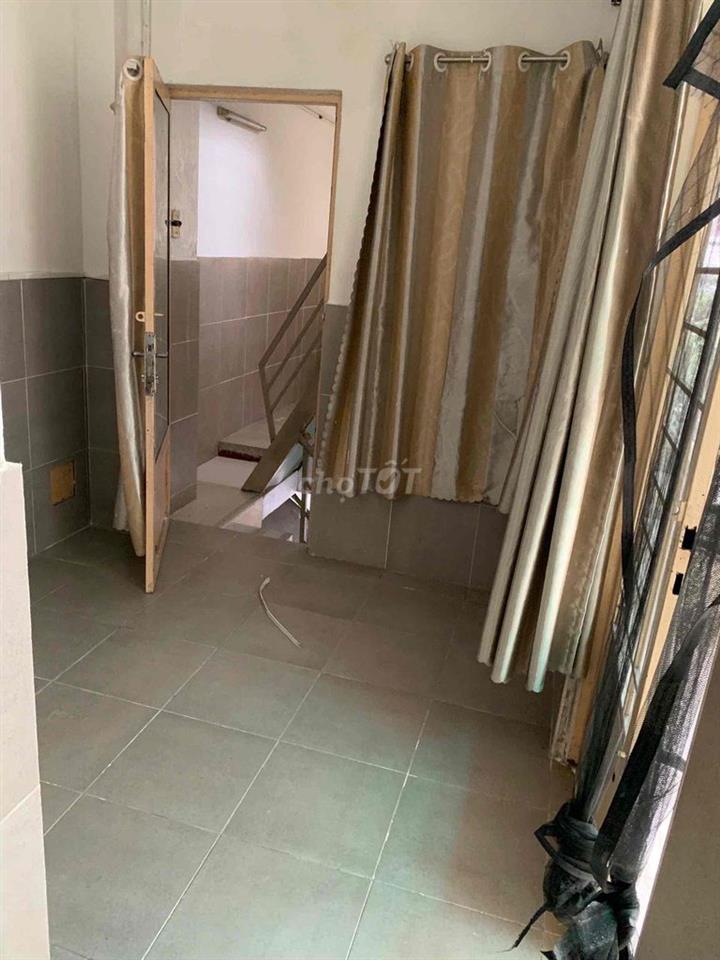 Cho thuê nhà Cống Lở 5,5Tr/thg, 2 lầu, 2pn, 3nvs, có ban công