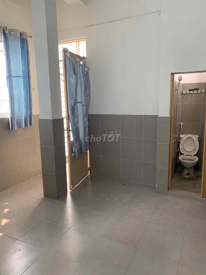 Cho thuê nhà Cống Lở 5,5Tr/thg, 2 lầu, 2pn, 3nvs, có ban công