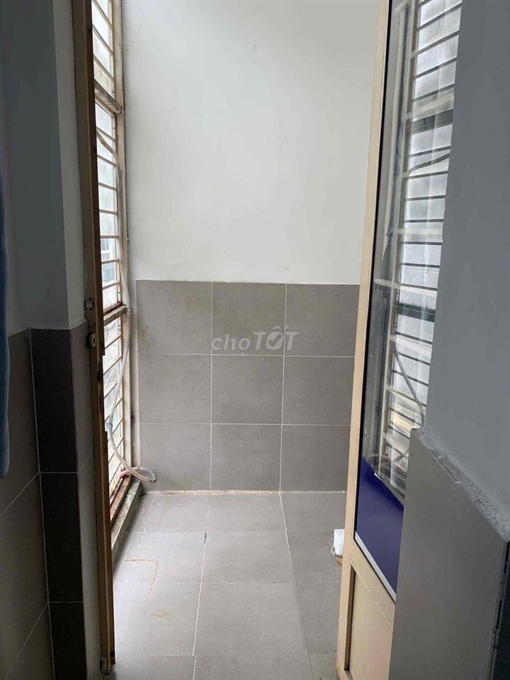 Cho thuê nhà Cống Lở 5,5Tr/thg, 2 lầu, 2pn, 3nvs, có ban công