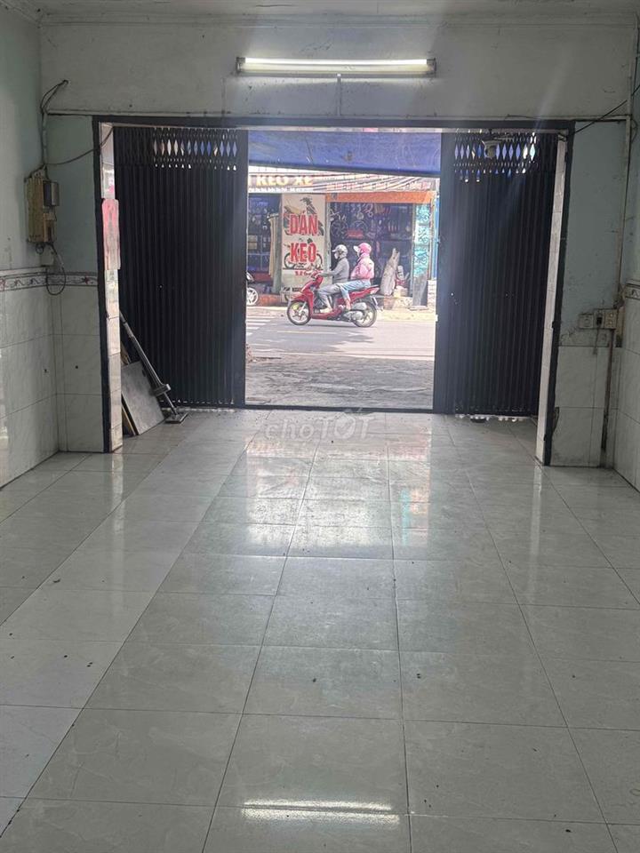 Cho thuê nhà mặt tiền đường Phạm Vấn f Phú Thọ Hoà Dt 4x15m 1 lầu dưới