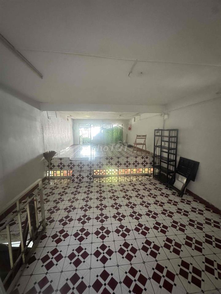 Cho thuê nhà mặt tiền đường Phạm Vấn f Phú Thọ Hoà Dt 4x15m 1 lầu dưới