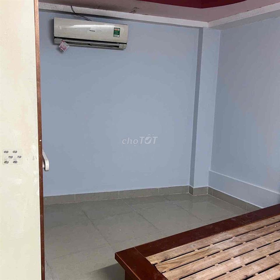 Nhà thuê mặt tiền đường Tái Thiết f 11 Tân Binh  Dt 3,8x12m 1 trệt 2 l