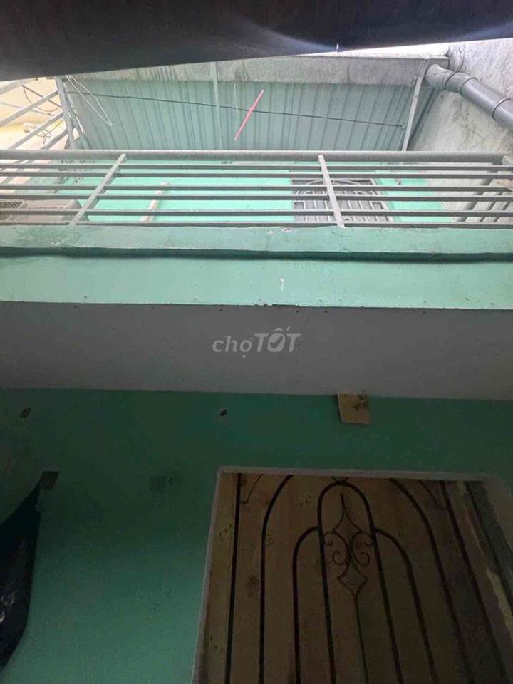Nhà nhỏ nguyên căn hẻm 2 m duong B3 Tây Thạnh Dt 3x5m 1 lầu suốt có ba