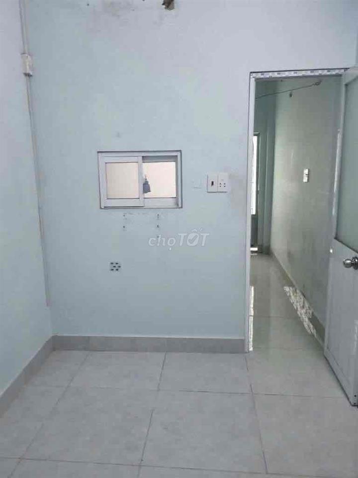 Nhà thuê hẻm 536// Âu Cơ f 10 Tân Bình  Dt 2,5x8m 1 lầu đúc + gác lửng