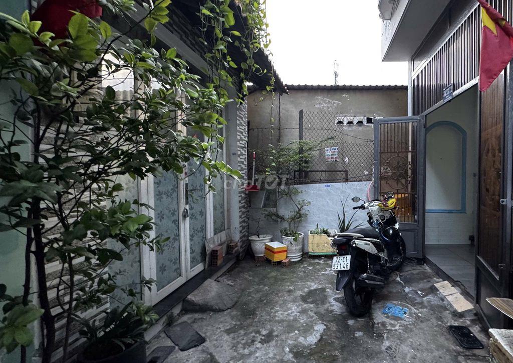 Nhà 3 phòng ngủ, 2 toilet, p.khách, bếp
