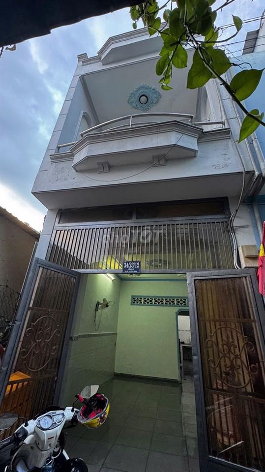 Nhà 3 phòng ngủ, 2 toilet, p.khách, bếp