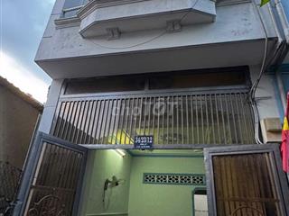 Nhà 3 phòng ngủ, 2 toilet, p.khách, bếp