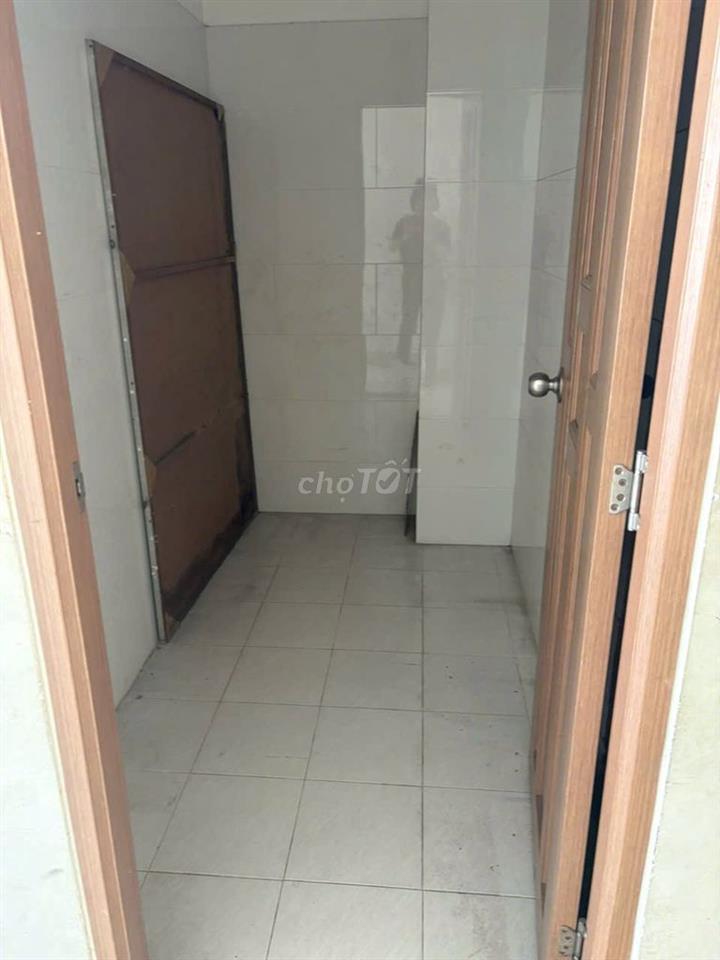 Cho thuê nhà nguyên căn 1004 Lạc Long Quân, TP HCM