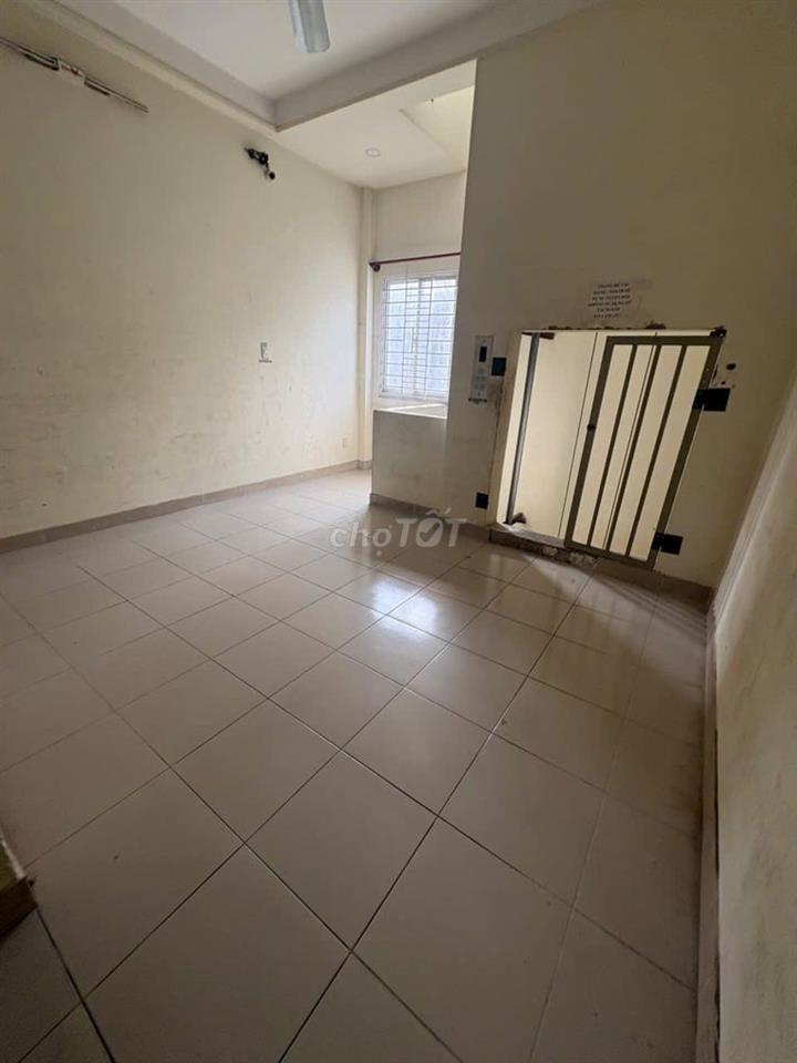Cho thuê nhà nguyên căn 1004 Lạc Long Quân, TP HCM