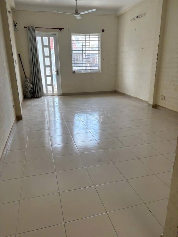 Cho thuê nhà nguyên căn 1004 Lạc Long Quân, TP HCM