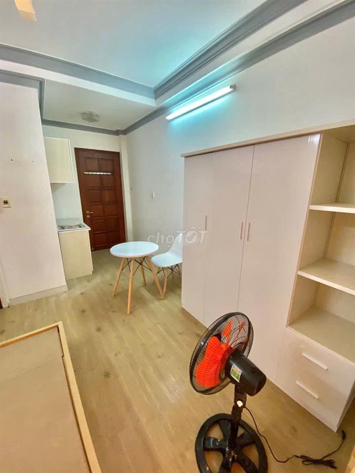 Cho thuê phòng Bạch Đằng, ban công cửa sổ, nội thất đầy đủ, giá 4.5tr