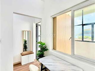 Căn hộ tách bếp ban công full nội thất gần sân bay công viên HVT